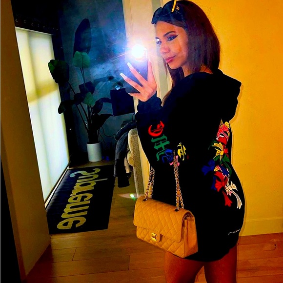 Posh Plug, Priscilla!🔌 Come Shop ALL Authentic Luxury Bags/Beauty Brands!!! 👜🫶🏼💄 - Picture 10 of 15